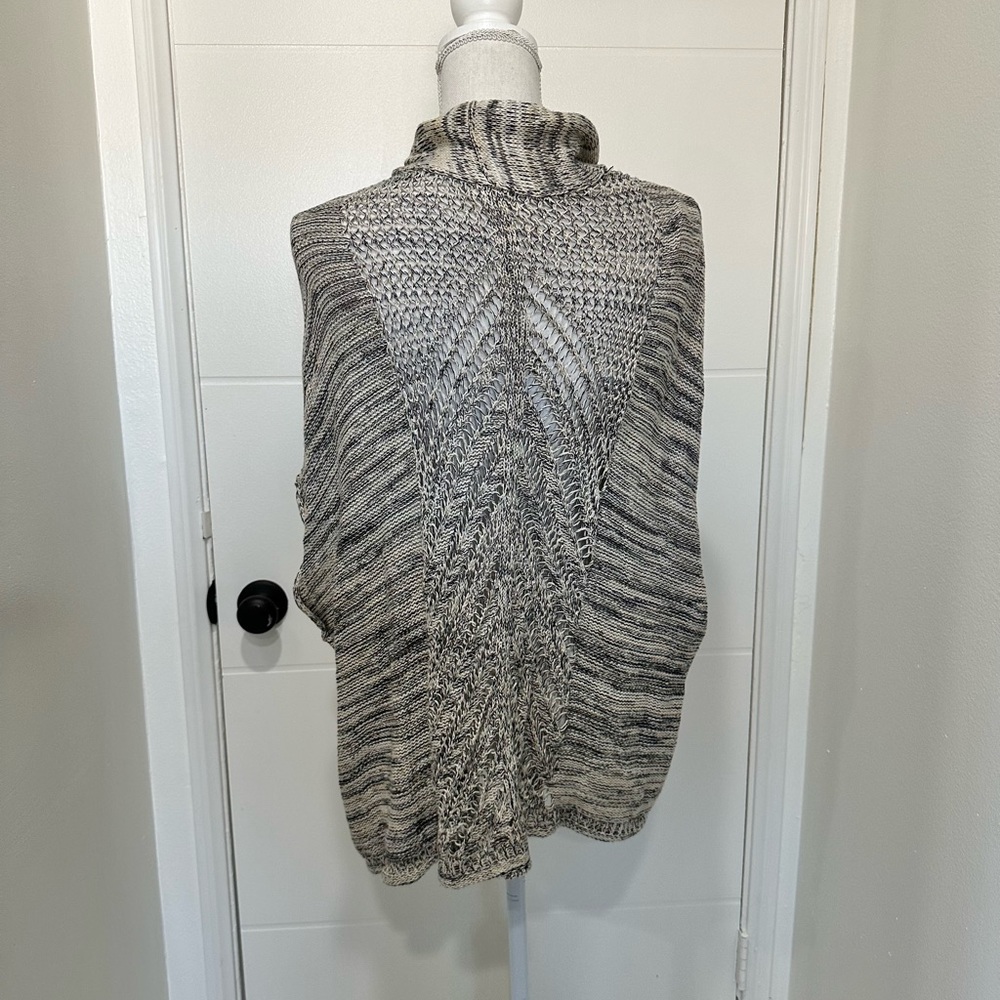 Oversized shawl sweater size small - Picture 2 of 4